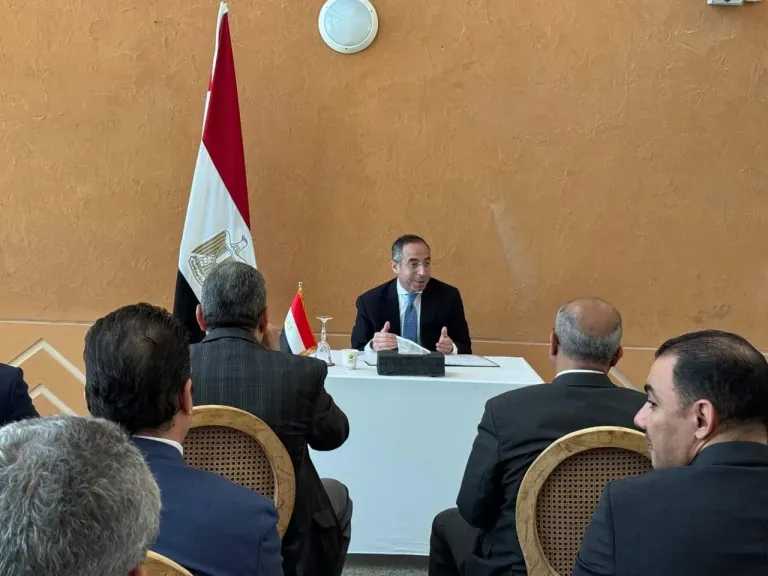 سفير مصر فى الدوحة يلتقى مع الجالية المصرية فى قطر 