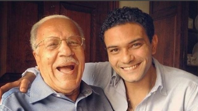 آسر ياسين يحتفل بنصر أكتوبر مع جده