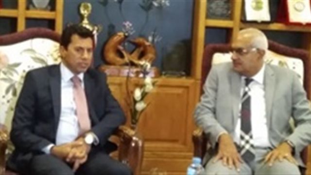 وزير الشباب والرياضة يناقش رسالة ماجستير بجامعة المنصورة