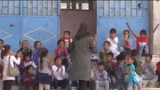 بالفيديو.. التربية والتعليم السورية: استئجار منازل وتحويلها لمدارس