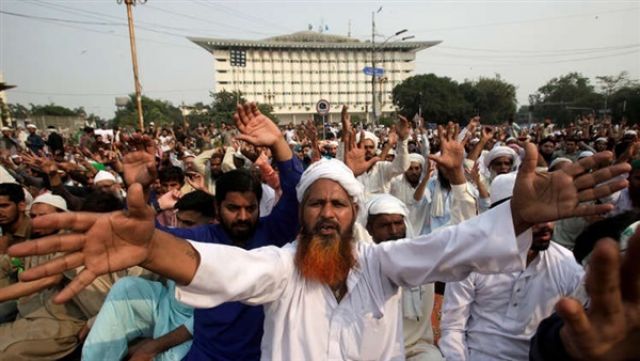احتجاجات في باكستان بعد تبرئة مسيحية مدانة بالتجديف على النبي محمد