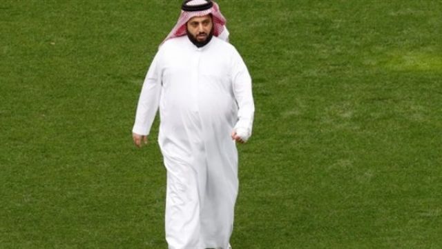 تركي آل الشيخ يضرب الأهلي «تحت الحزام»