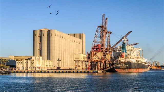 ميناء دمياط يستقبل 5 حاويات وبضائع عامة خلال 24 ساعة