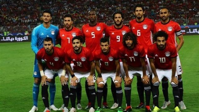 نجم الأهلي يدعم اللاعبين في المران الصباحي