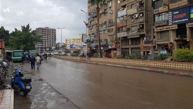 استمرار تساقط الأمطار وامتناع المواطنيين عن النزول للشوارع بالغربية ( صور )