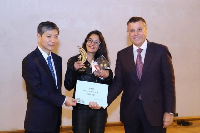رئيس جامعة عين شمس والسفير الصيني بالقاهرة يسلمان جائزة المسابقة الدولية للترجمة من الصينية