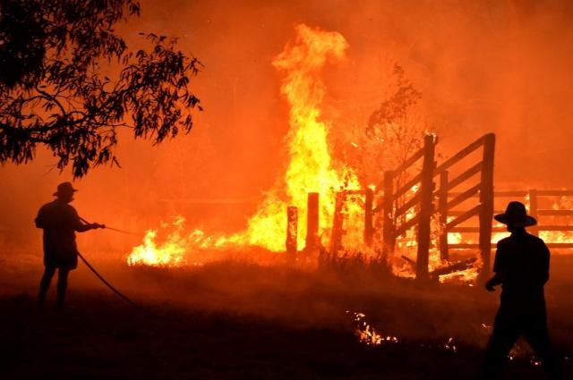 السلطات الأسترالية: مصرع شخصين وفقد 4 آخرين في حرائق الغابات