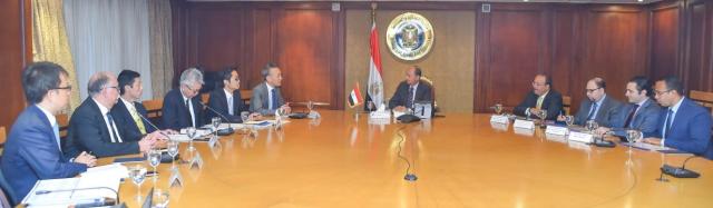 وزير التجارة: نتطلع لدخول شركات عالمية في تصنيع السيارات بمصر