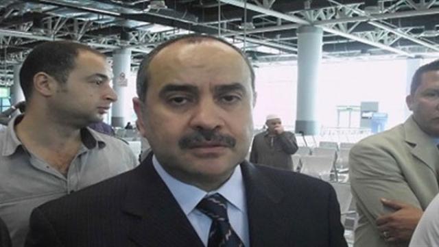 الطيار محمد منار عنبه وزير  الطيران المدني الجديد