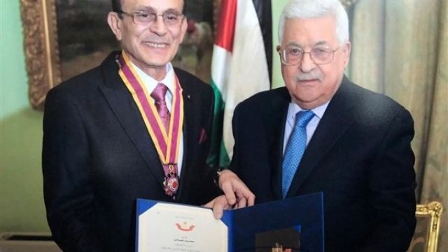 محمد صبحي يُعلق على وسام رئيس فلسطين: أنا على حق (فيديو)