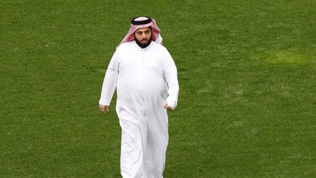 تركي آل الشيخ يعلق على تشجيع جماهير الأهلي للزمالك بمباراة الأخير مع فريقه