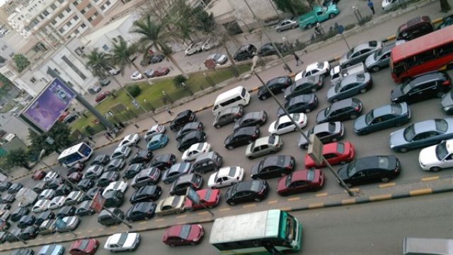 كثافات بالطريق الدائرى والبساتين وسيولة مرورية بالطرق السريعة (فيديو)