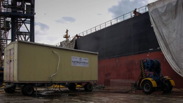 لأول مرة.. وحدة متنقلة لإمداد السفن العملاقة بالكهرباء بميناء دمياط