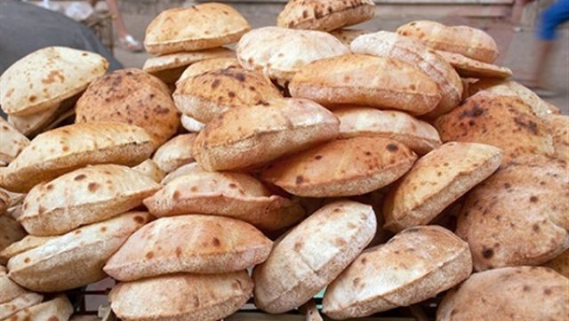 الحكومة تنفي رفع الدعم عن رغيف الخبز