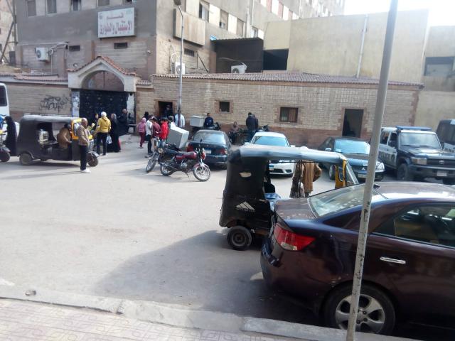 نجل مصابة بحادث ميكروباص جامعة القاهرة لـ”الطريق”: ”أمي مصابة ومش عارف أنقذها””