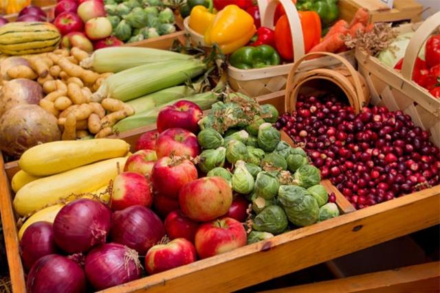 تعرف على أسعار الخضروات والفاكهة داخل الأسواق اليوم.. والطماطم بـ5.5 جنيه