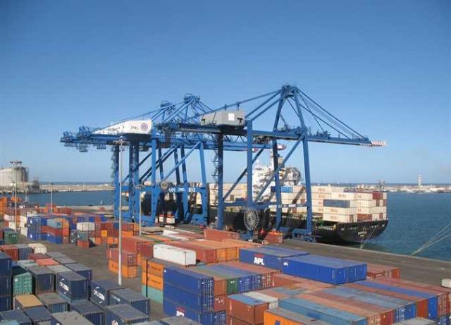 ميناء دمياط يستقبل سبع سفن بضائع عامة خلال الساعات الأربع والعشرين الماضية