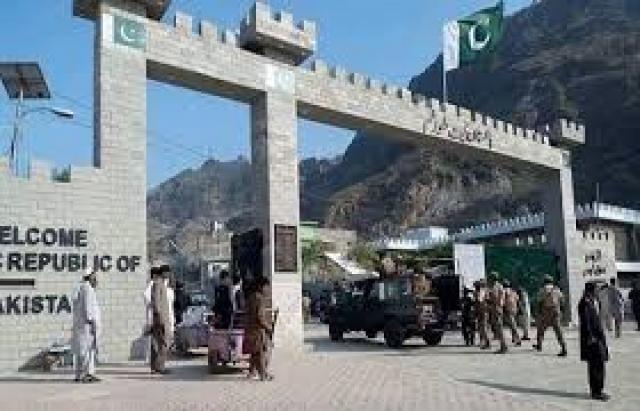 باكستان تعيد فتح معبر حدودي مع أفغانستان بعد ساعات من إغلاقه