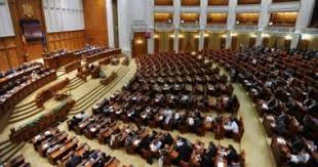 برلمان رومانيا يصوت لصالح حجب الثقة عن حكومة الوسط
