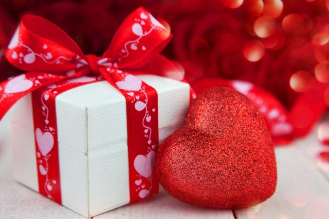 رقم صادم بالفلانتين.. 718 % ارتفاعا في شراء هدايا المصريين في عيد الحب