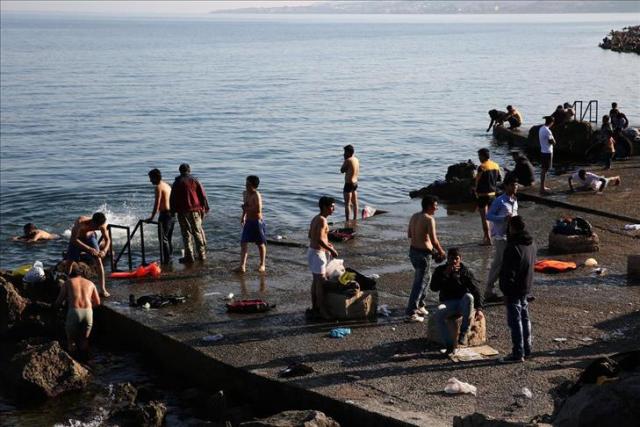 برلماني نمساوي: وضع اللاجئين فى الجزر اليونانية حرج للغاية ويجب تكثيف تأمين الحدود