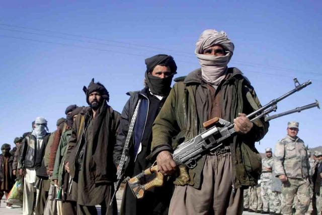 بعد اتصال ترامب وزعيم طالبان| مقتل 20 جنديا جنوب أفغانستان