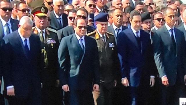 السيسي في جنازة مبارك