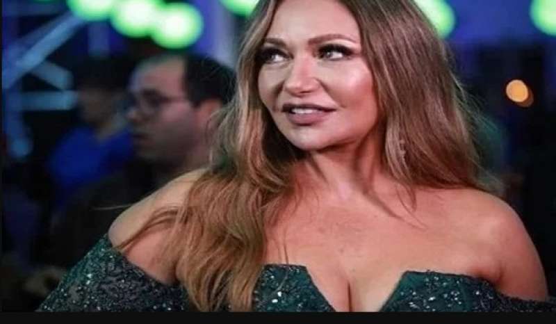 بعد أزمة التحرش.. ليلى علوي تزغرد في سوهاج (صور)