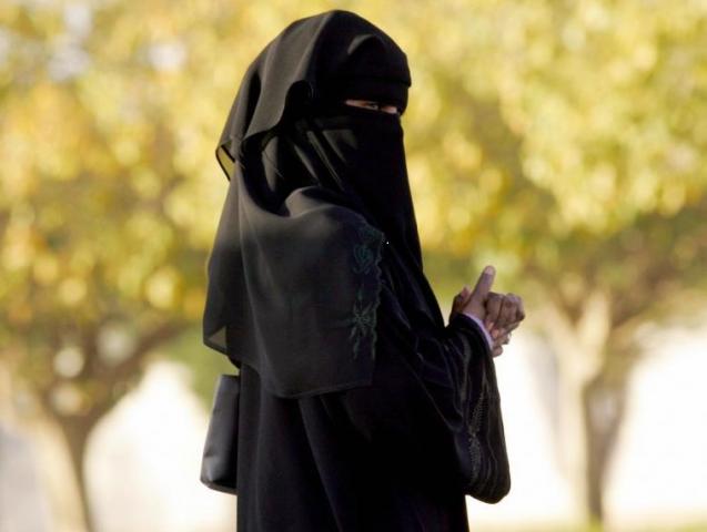 منتقبة
