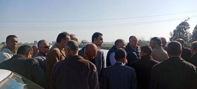 وزير الري يتفقد آثار ارتفاع المناسيب بمصرف بحر البقر