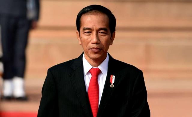 بعد إصابة وزير النقل.. الرئيس الإندونيسي يخضع لفحص ”كورونا”
