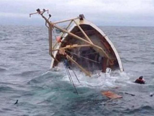 عاجل| مصرع سيدة ونجاة 12 آخرين في غرق مركب صيد بالمنوفية
