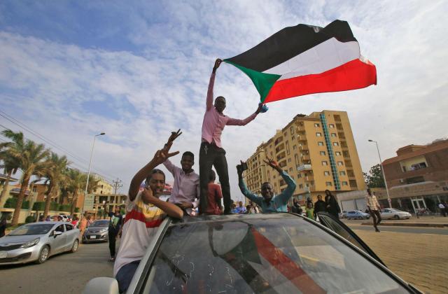 السودان يقرر إغلاق المطارات والموانئ والمعابر لمواجهة كورونا