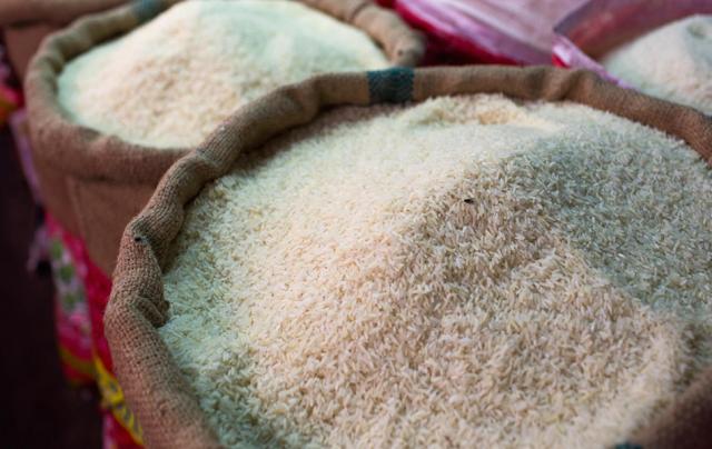 اتحاد الصناعات ينفي رفع أسعار الأرز والمخزون يكفي حتى 2021