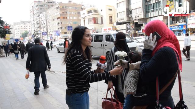 ”بتوزيع الورد على أمهات مصر” الطريق يحتفل بعيد الأم