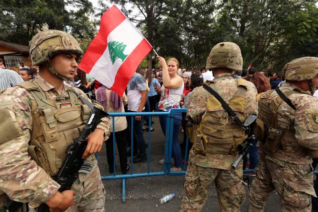 الجيش اللبناني يدعو للالتزام بقرارات منع التجمعات لمواجهة كورونا