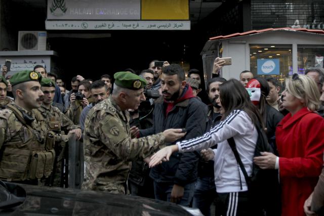 عاجل| الجيش اللبناني ينتشر بشكل واسع في الشوارع لمنع التجمعات
