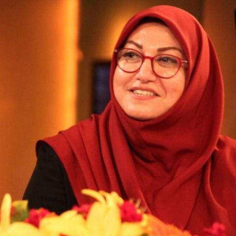 الإعلامية الإيرانية عاطفة ميرسيدي