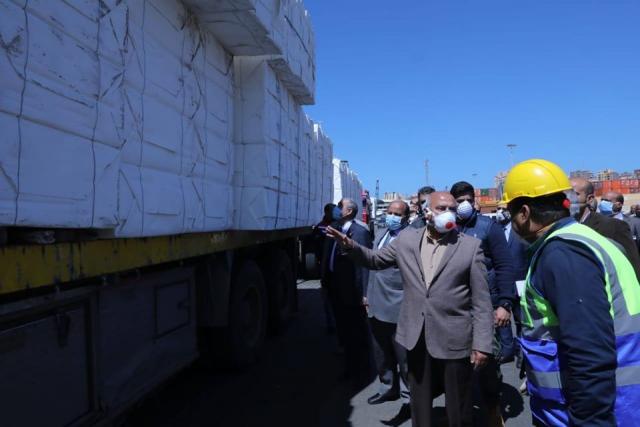 عاجل| وزير النقل يؤكد تزايد الطلب على المنتجات المصرية بالخارج
