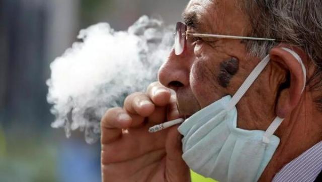 رئيس قسم الأمراض الصدرية بجامعة المنصورة ل”الطريق”:  التدخين يساعد كورونا على تفجير الحويصلات الهوائية