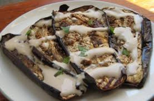 سلطة باذنجان بالطحينة