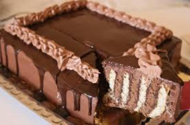 كيك بودينغ الشوكولاتة بالأيس كريم