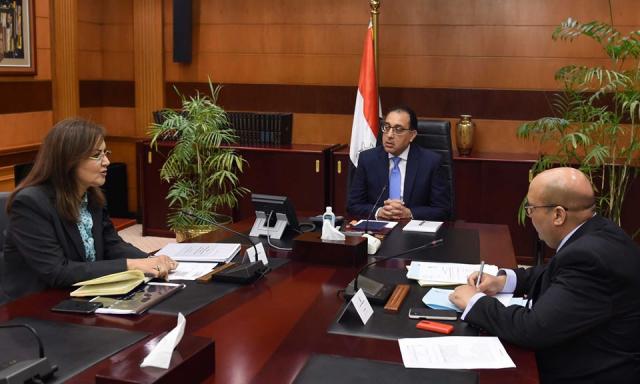 عاجل| مدبولي يجتمع مع وزيرة التخطيط بشأن صندوق مصر السيادى