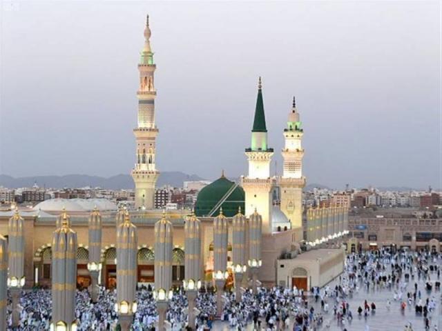 عودة الصلاة بالمسجد النبوي