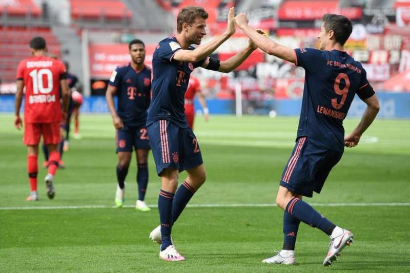 بايرن ميونخ يكتسح ليفركوزن برباعية في الدوري الألماني