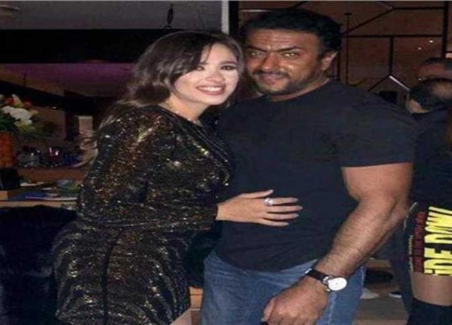 أول ظهور لـ ياسمين عبد العزيز وأحمد العوضي بعد الزواج (فيديو)
