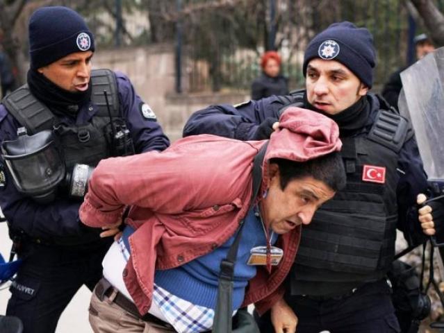 اعتقال صحفيين أتراك