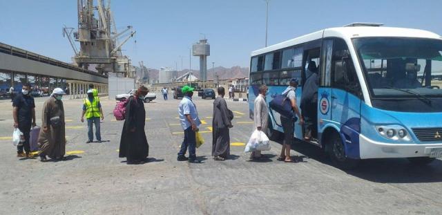 عاجل| وزير النقل يتابع وصول 1036 مصريا من السعودية والأردن إلى نويبع وسفاجا (صور)