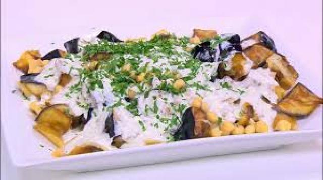 فتة الباذنجان بالزبادي