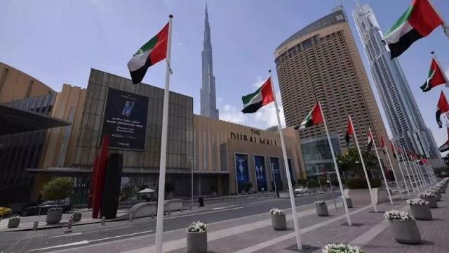 دبي تستقبل السائحين رغم القيود المفروضة على إجراءات السفر